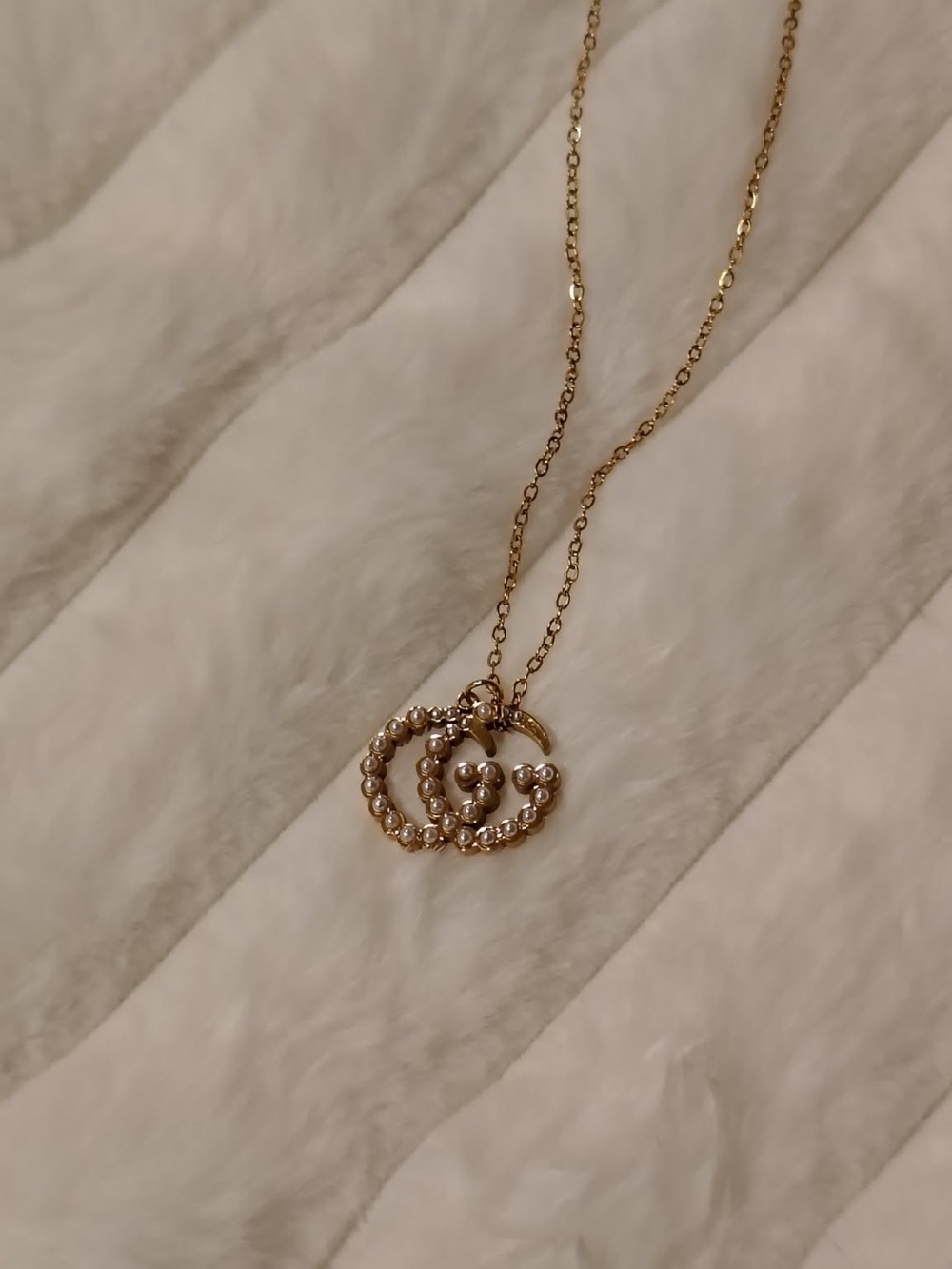 Gold Pearl Interlocking Circle Pendant Necklace